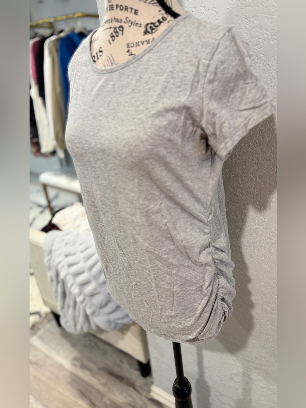 Bearsland Maternity Gray Ruched Side Tee Size Medium Stretch Pregnancy Top - Picture 4 of 7